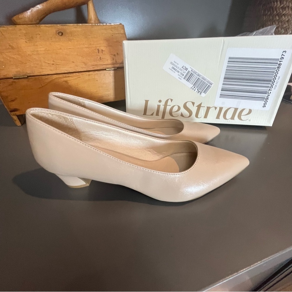 Life Stride Cream Heels Elegant Comfort